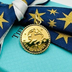 Tiffany & Co. 18k Yellow Gold Zodiac Sagittarius Twisted Round Charm w Packaging